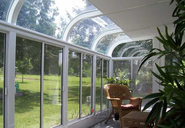 Sunroom de vidro de alumínio pré-fabricado interno do cerco do pátio de 4 estações 0